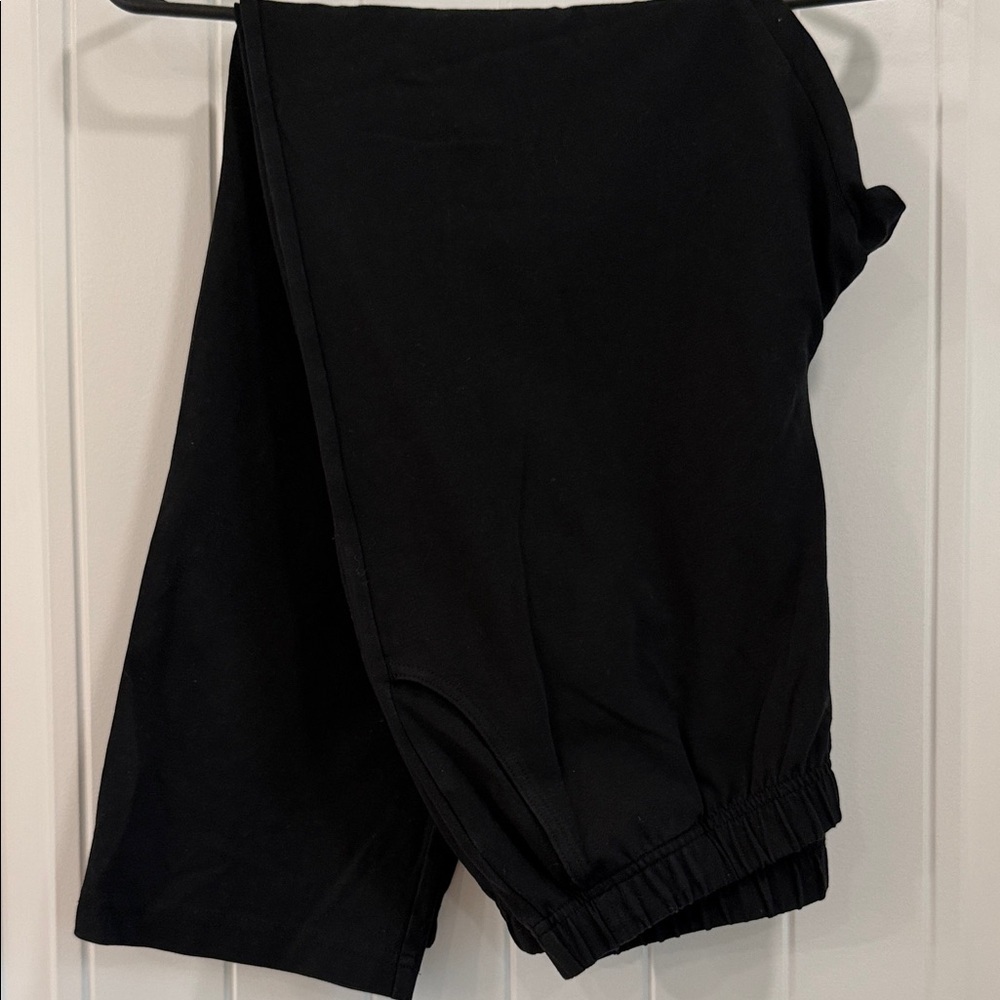 L.L. Bean Women's Black Go-Anywhere Pants (sz med petite)